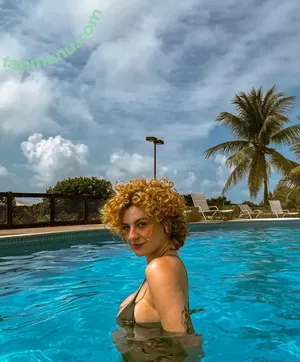 Debora Fuzeti / deborafuzeti nude photo #0050