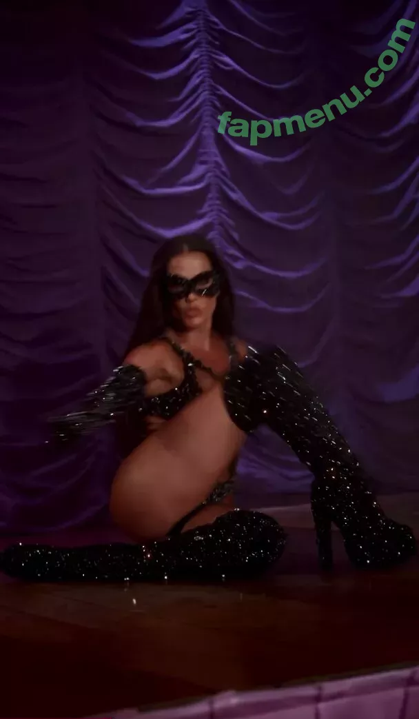 Deborah Secco nude photo #1332 (dedesecco)