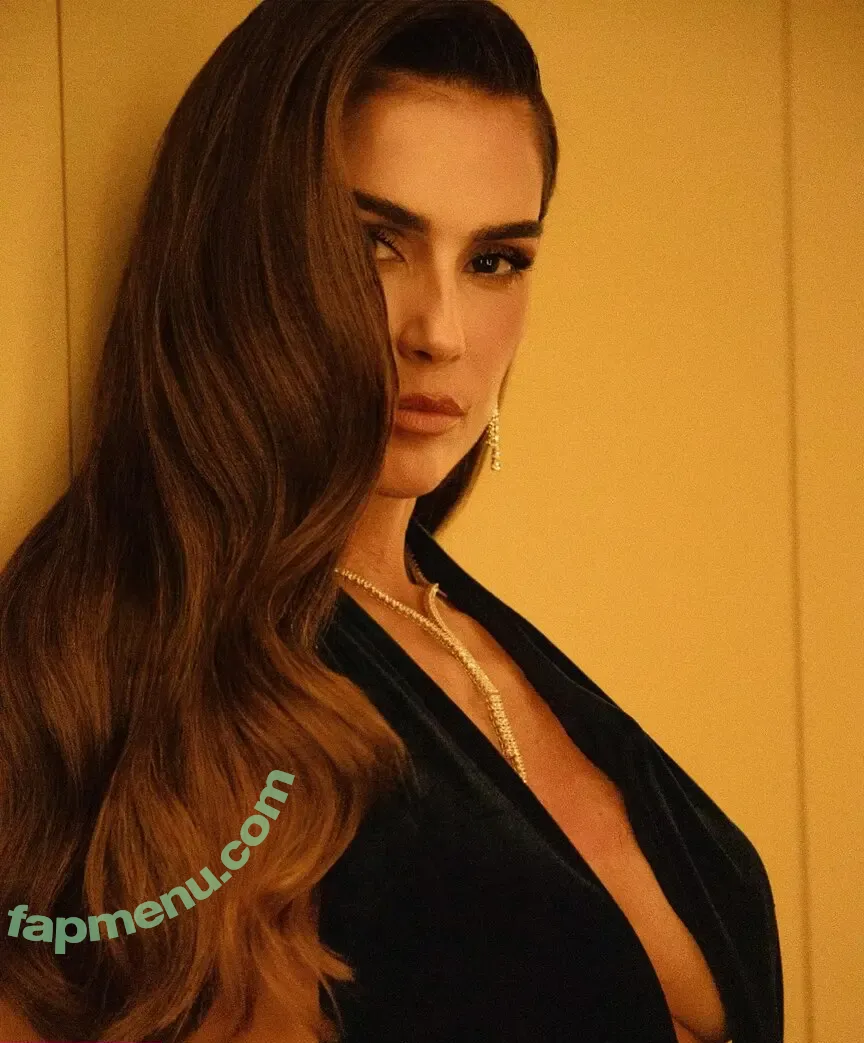 Deborah Secco nude photo #2118 (dedesecco)