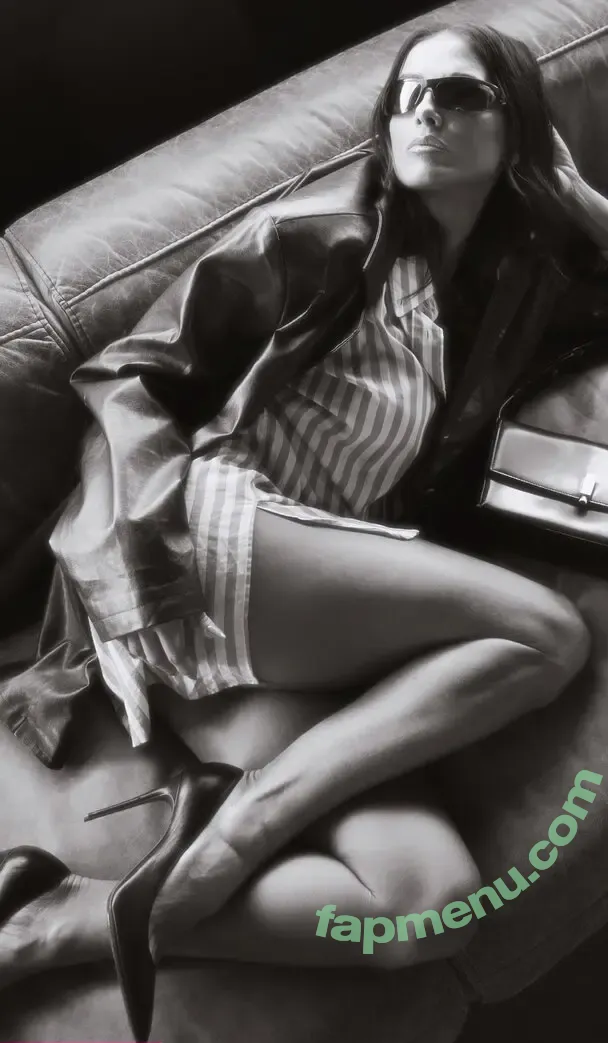 Deborah Secco nude photo #2179 (dedesecco)