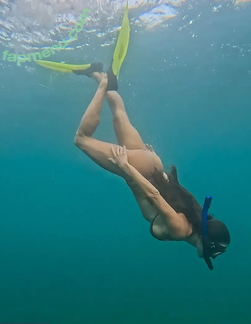 Deborah Secco nude photo #2216 (dedesecco)