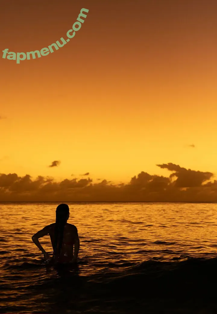 Deborah Secco nude photo #2276 (dedesecco)