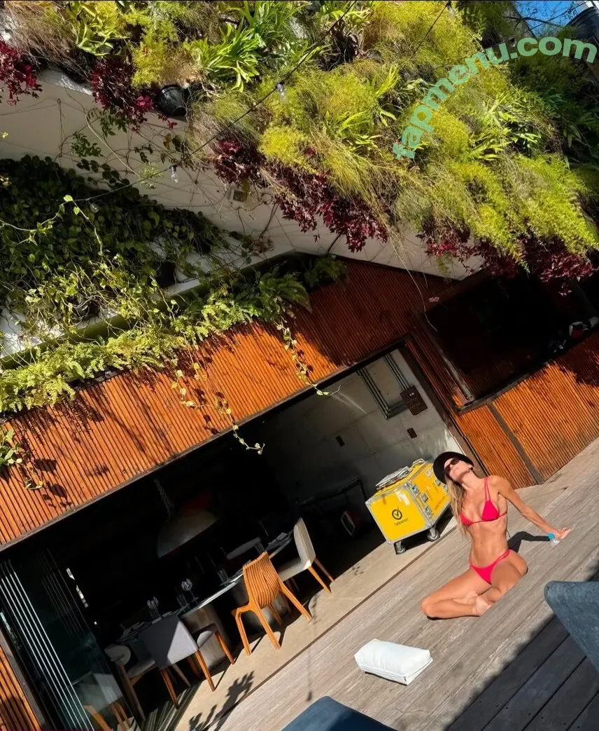 Deborah Secco nude photo #2366 (dedesecco)