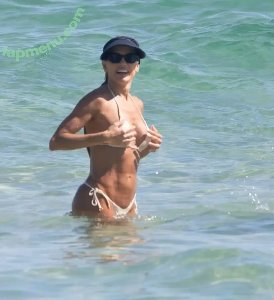 Deborah Secco nude photo #2398 (dedesecco)