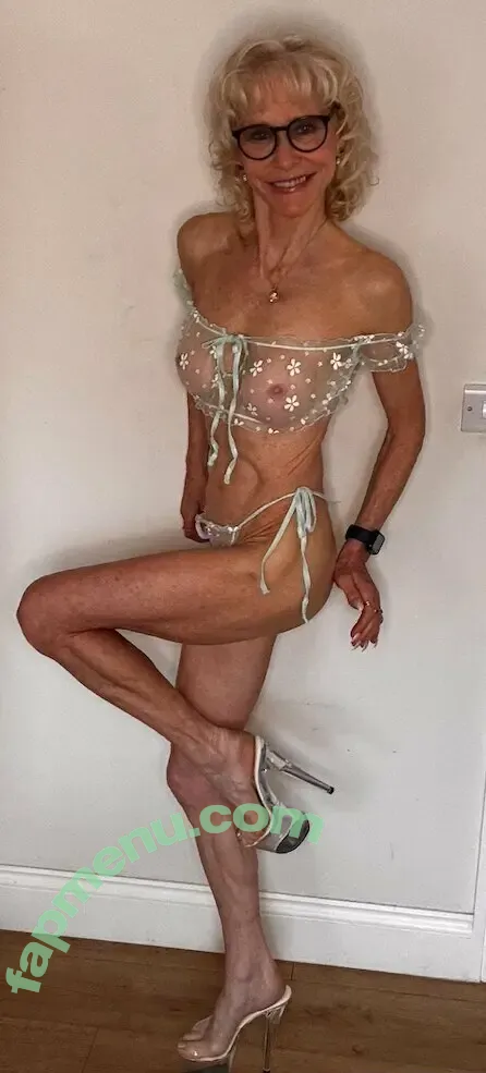 deelite1495719 nude photo #0037 (deelite1495719)