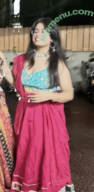 Deepanshi / deeeeepanshit nude photo #0009