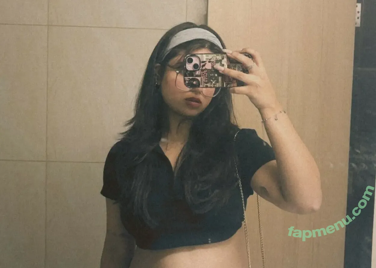 Deepanshi nude photo #0010 (deeeeepanshit)