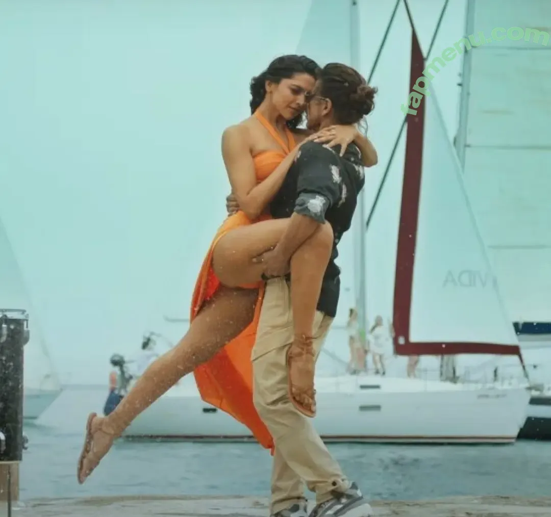 Deepika Padukone nude photo #0073 (deepikapadukone)