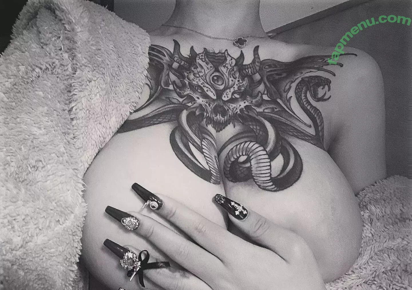 Deer_white nude photo #0038 (DeerWhite_ / deer_white_ / deerwhite)