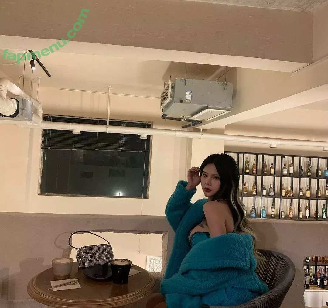 Deer_white nude photo #0057 (DeerWhite_ / deer_white_ / deerwhite)