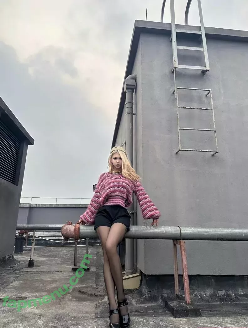 Deer_white nude photo #1200 (DeerWhite_ / deer_white_ / deerwhite)