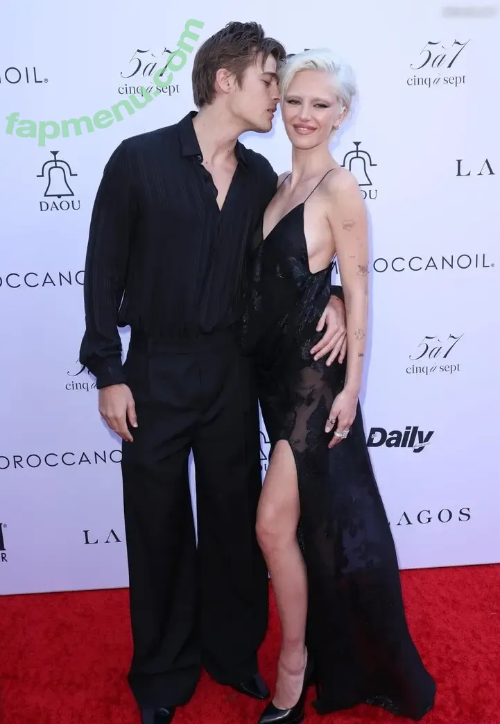 Delilah Hamlin nude photo #0039 (Delilah Hamlin)