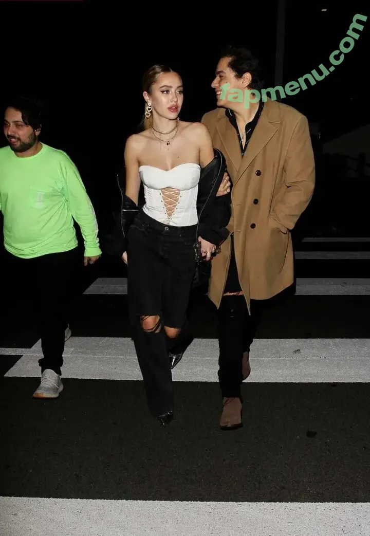 Delilah Hamlin nude photo #0722 (Delilah Hamlin)