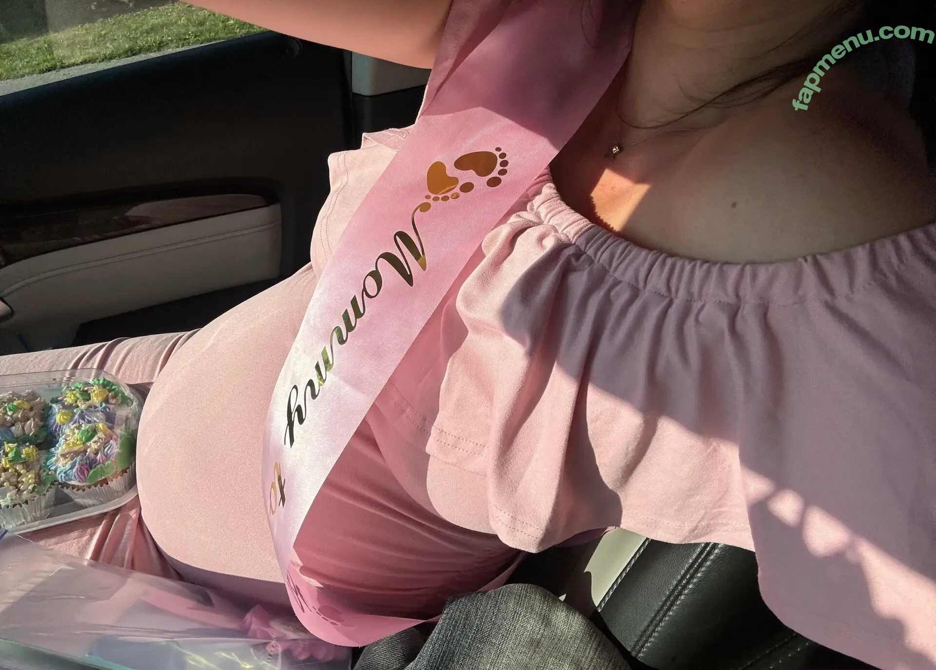 dellacarolyn nude photo #0088 (carolyndellazoppa)