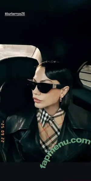 Demet Ozdemir / demetozdemir nude photo #0019