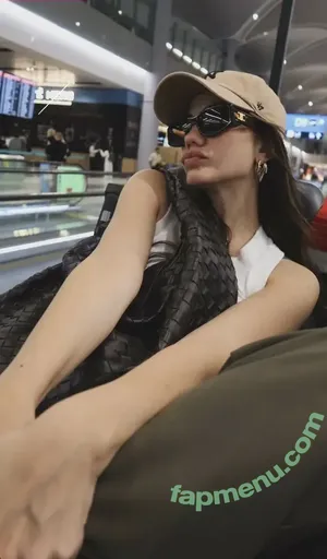 Demet Ozdemir / demetozdemir nude photo #0041