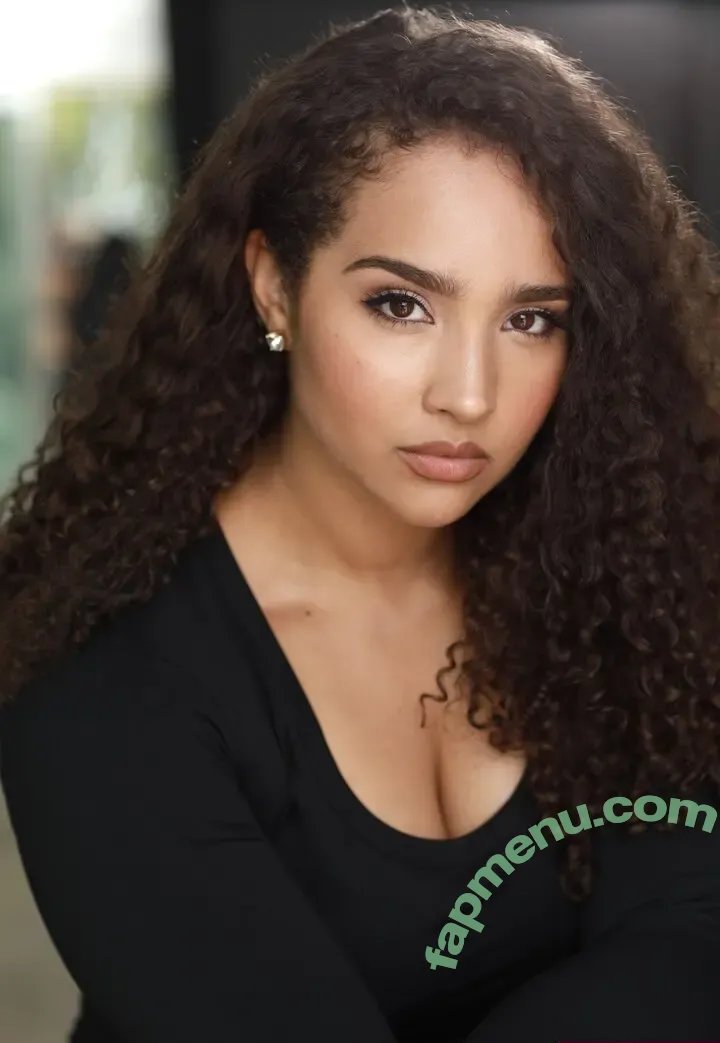 Demetria Obilor nude photo #0037 (Demetria Obilor)