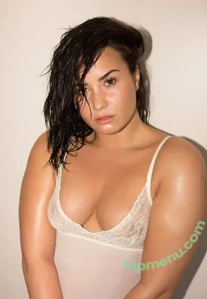 Demi Lavato / ddlovato nude photo #0001