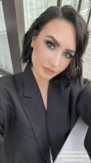 Demi Lovato / ddlovato / demi_lovato nude photo #0002