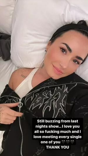 Demi Lovato / ddlovato / demi_lovato nude photo #0003