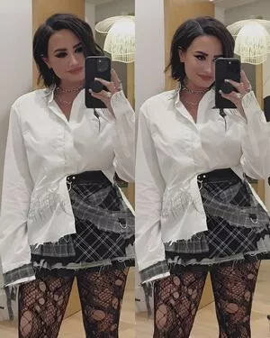 Demi Lovato / ddlovato / demi_lovato nude photo #0013