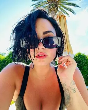 Demi Lovato / ddlovato / demi_lovato nude photo #0015