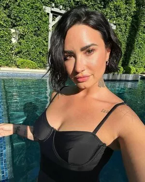 Demi Lovato / ddlovato / demi_lovato nude photo #0037