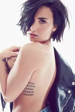 Demi Lovato / ddlovato / demi_lovato nude photo #0038