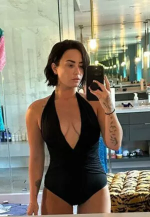 Demi Lovato / ddlovato / demi_lovato nude photo #0042