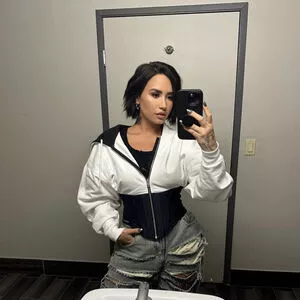 Demi Lovato / ddlovato / demi_lovato nude photo #0044