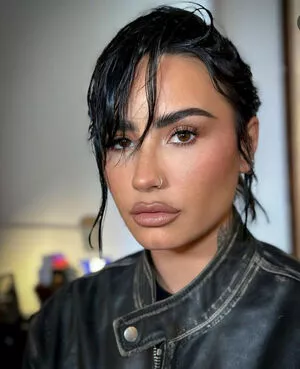 Demi Lovato / ddlovato / demi_lovato nude photo #0051