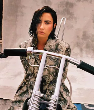 Demi Lovato / ddlovato / demi_lovato nude photo #0060