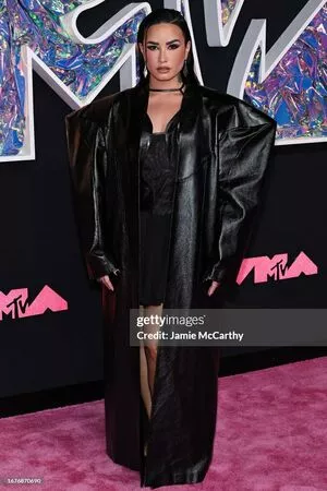 Demi Lovato / ddlovato / demi_lovato nude photo #0083