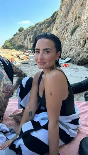 Demi Lovato / ddlovato / demi_lovato nude photo #0091
