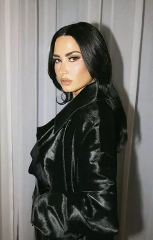 Demi Lovato / ddlovato / demi_lovato nude photo #0101