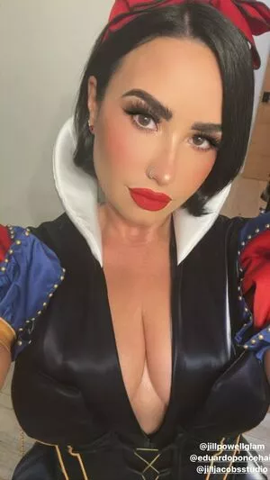 Demi Lovato / ddlovato / demi_lovato nude photo #0117