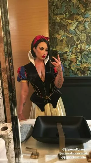 Demi Lovato / ddlovato / demi_lovato nude photo #0118