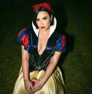 Demi Lovato / ddlovato / demi_lovato nude photo #0123