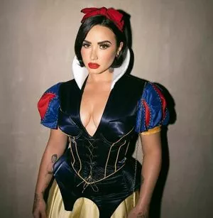 Demi Lovato / ddlovato / demi_lovato nude photo #0124