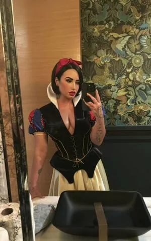 Demi Lovato / ddlovato / demi_lovato nude photo #0126