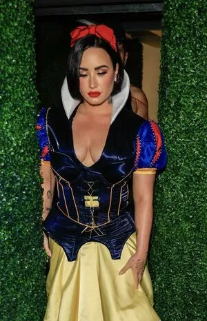 Demi Lovato / ddlovato / demi_lovato nude photo #0127