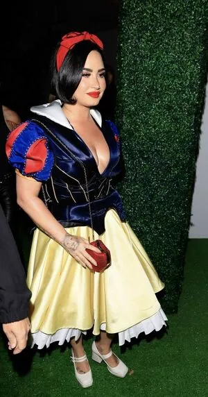 Demi Lovato / ddlovato / demi_lovato nude photo #0128
