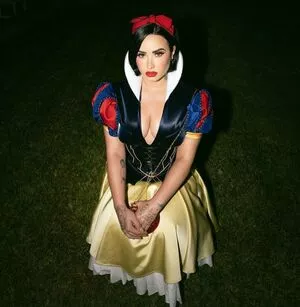 Demi Lovato / ddlovato / demi_lovato nude photo #0130