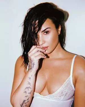 Demi Lovato / ddlovato nude photo #0236