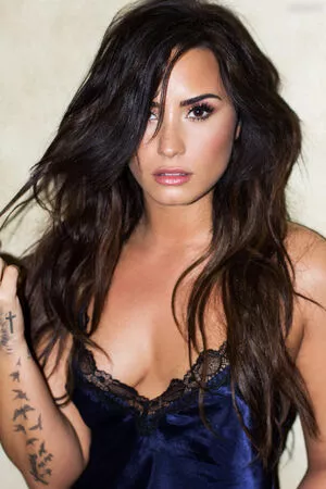 Demi Lovato / ddlovato nude photo #0379