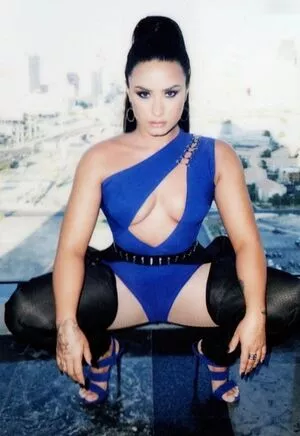 Demi Lovato / ddlovato nude photo #0525