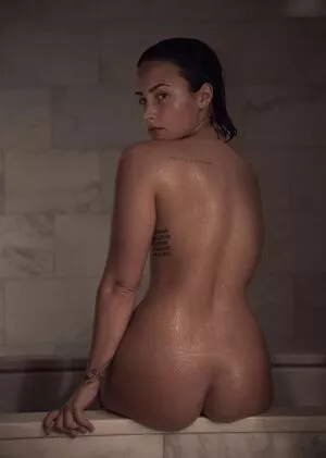 Demi Lovato / ddlovato nude photo #0615