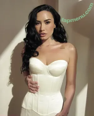 Demi Lovato / ddlovato / demi_lovato nude photo #0953