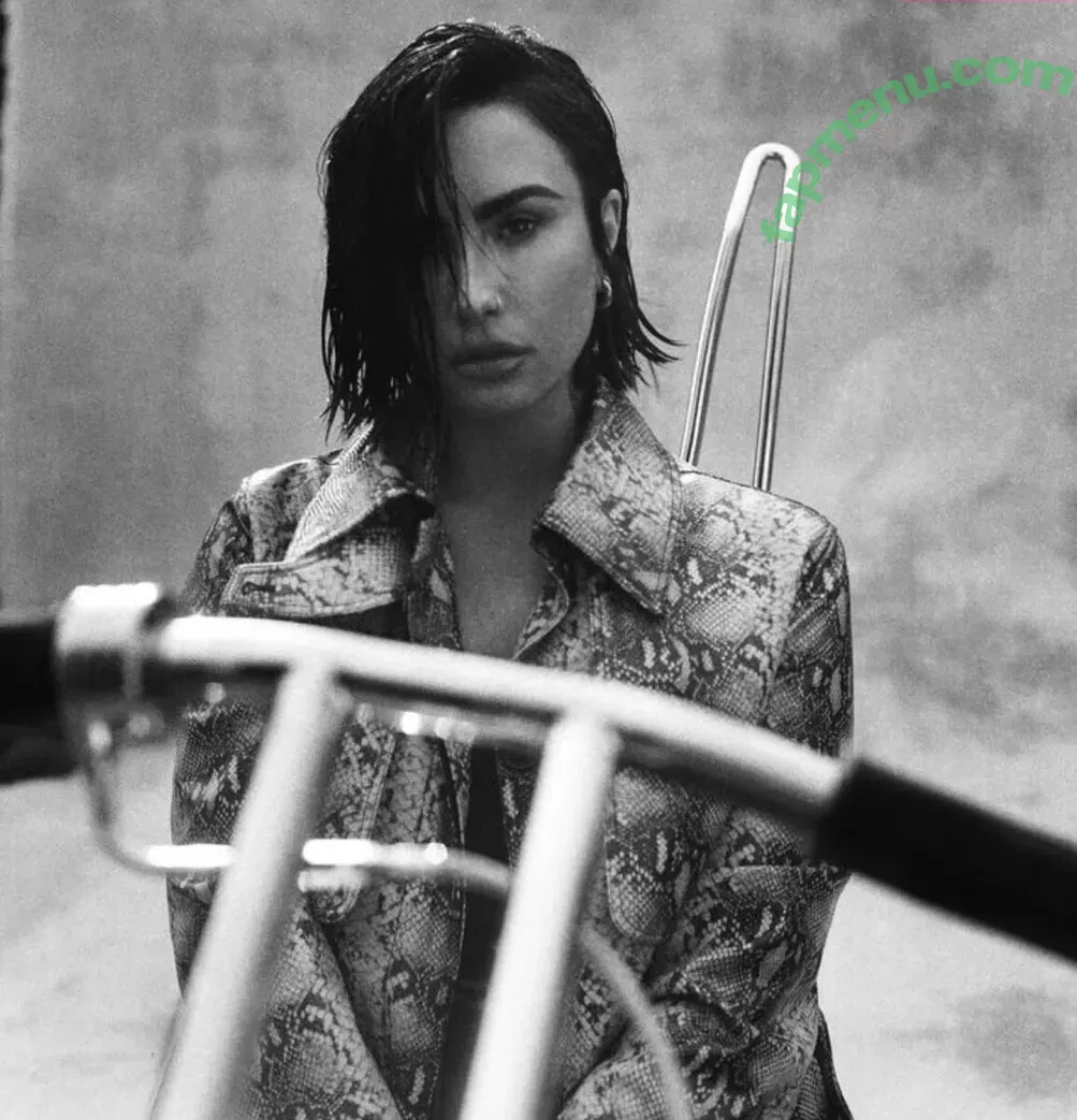 Demi Lovato nude photo #0048 (ddlovato / demi_lovato)