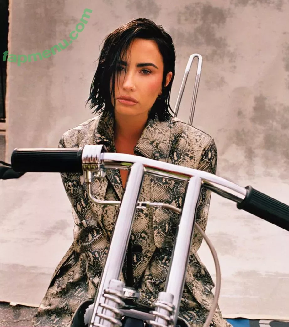 Demi Lovato nude photo #0060 (ddlovato / demi_lovato)